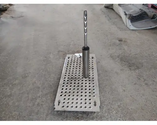 INTERNATIONAL LT DECK (CATWALK) STEP