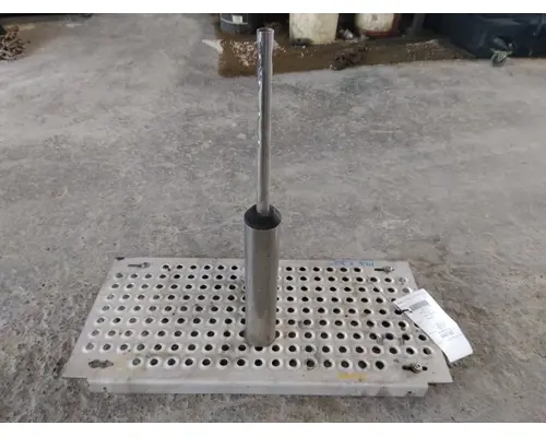 INTERNATIONAL LT DECK (CATWALK) STEP