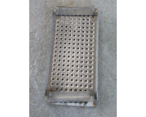 INTERNATIONAL LT DECK (CATWALK) STEP