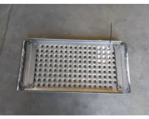 INTERNATIONAL LT DECK (CATWALK) STEP