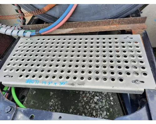 INTERNATIONAL LT DECK (CATWALK) STEP