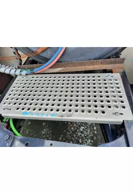 INTERNATIONAL LT DECK (CATWALK) STEP