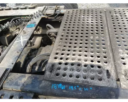 INTERNATIONAL LT DECK (CATWALK) STEP