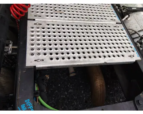 INTERNATIONAL LT DECK (CATWALK) STEP