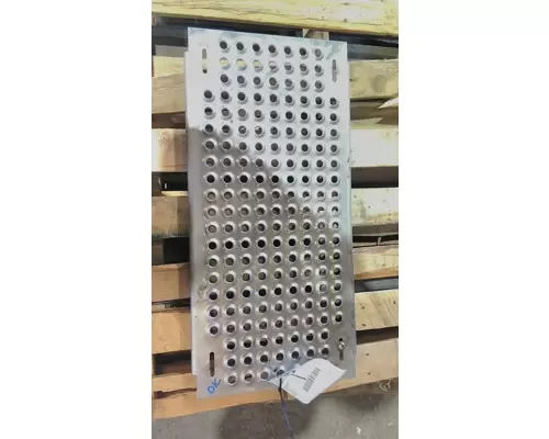 INTERNATIONAL LT DECK (CATWALK) STEP