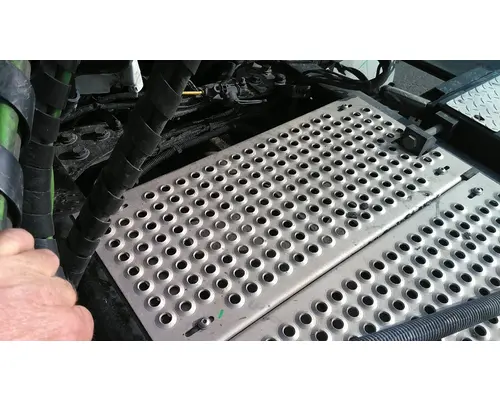 INTERNATIONAL LT DECK (CATWALK) STEP