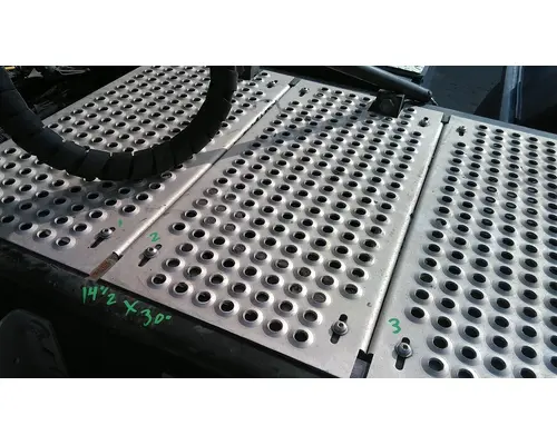 INTERNATIONAL LT DECK (CATWALK) STEP