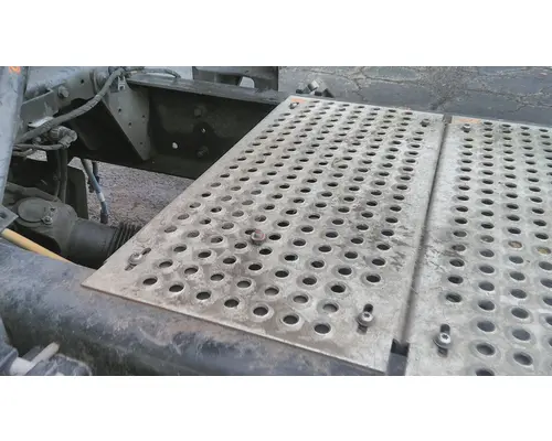 INTERNATIONAL LT DECK (CATWALK) STEP