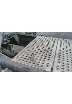 INTERNATIONAL LT DECK (CATWALK) STEP