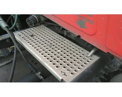 INTERNATIONAL LT DECK (CATWALK) STEP