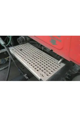 INTERNATIONAL LT DECK (CATWALK) STEP