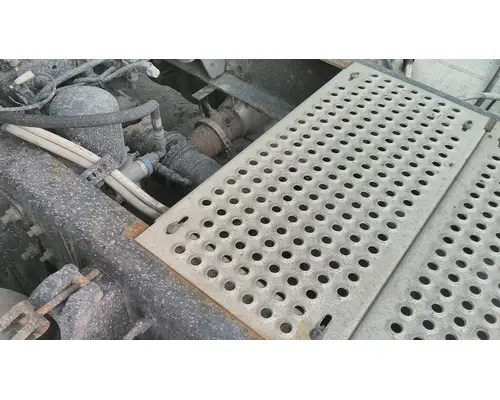 INTERNATIONAL LT DECK (CATWALK) STEP