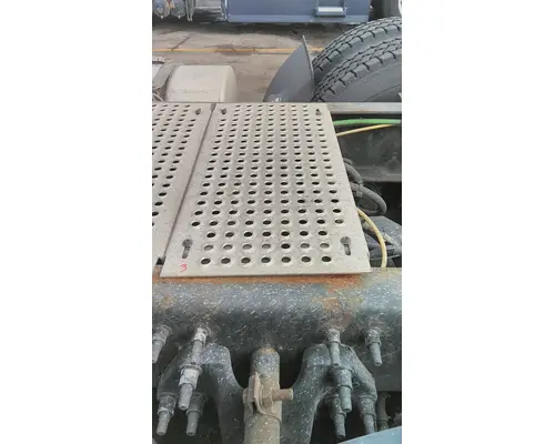 INTERNATIONAL LT DECK (CATWALK) STEP