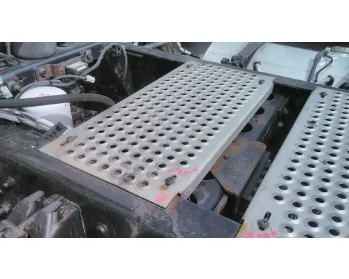 INTERNATIONAL LT DECK (CATWALK) STEP