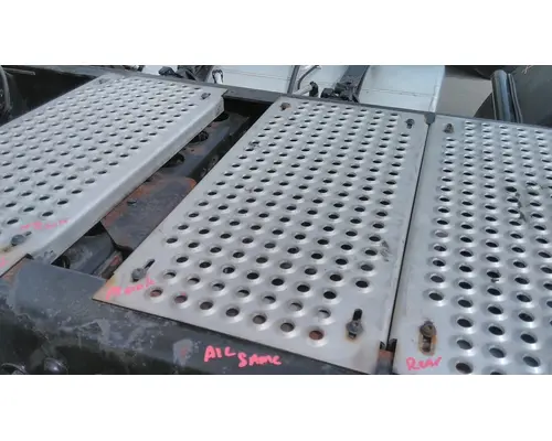 INTERNATIONAL LT DECK (CATWALK) STEP