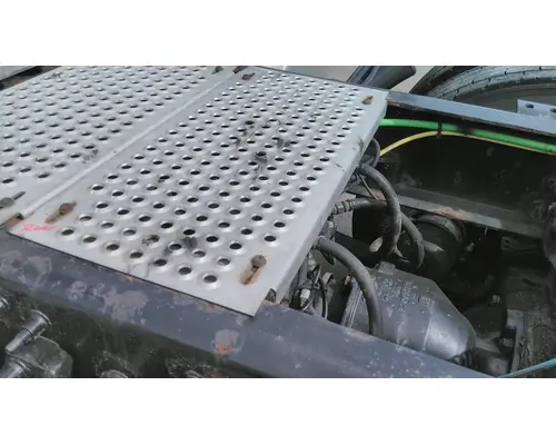 INTERNATIONAL LT DECK (CATWALK) STEP