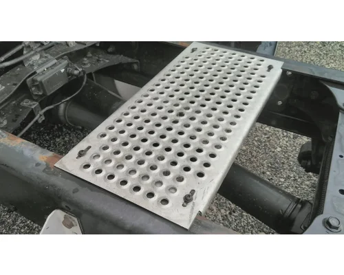 INTERNATIONAL LT DECK (CATWALK) STEP