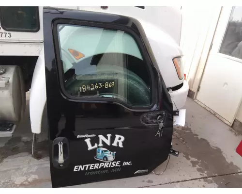 INTERNATIONAL LT DOOR ASSEMBLY, FRONT
