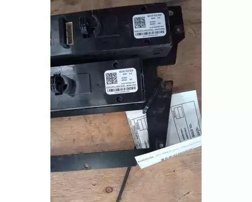 INTERNATIONAL LT Dash  Console Switch