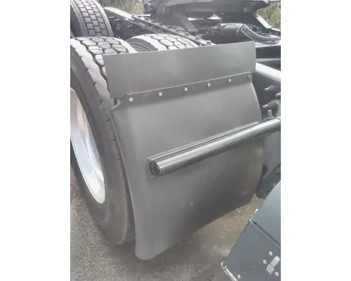 INTERNATIONAL LT FENDER, QUARTERHALF REAR