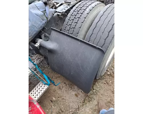 INTERNATIONAL LT FENDER, QUARTERHALF REAR