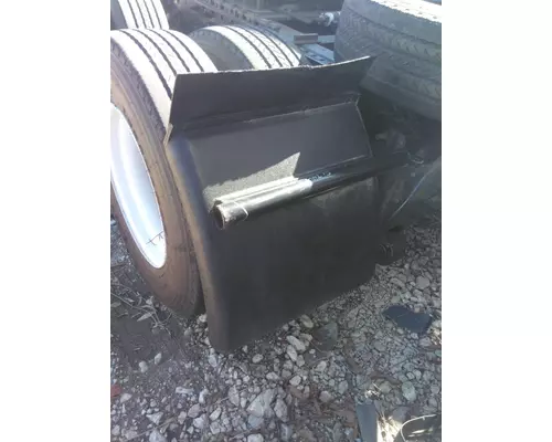 INTERNATIONAL LT FENDER, QUARTERHALF REAR