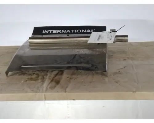 INTERNATIONAL LT FENDER, QUARTERHALF REAR