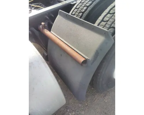 INTERNATIONAL LT FENDER, QUARTERHALF REAR