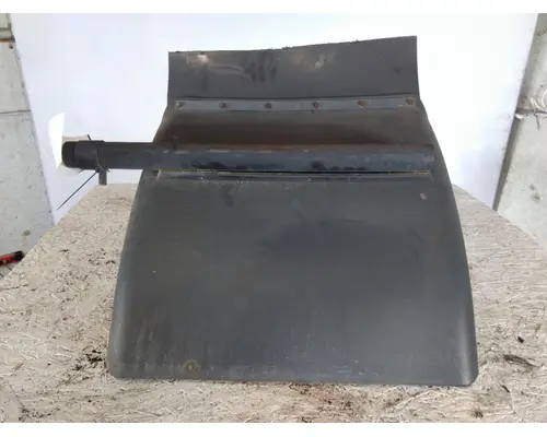 INTERNATIONAL LT FENDER, QUARTERHALF REAR