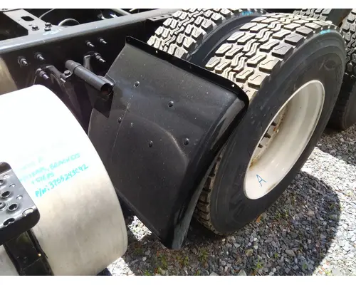 INTERNATIONAL LT FENDER, QUARTERHALF REAR