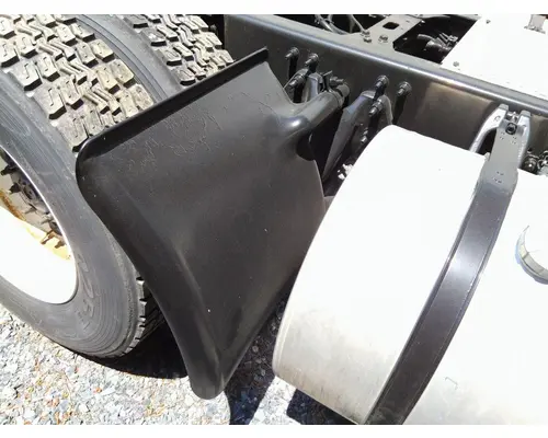INTERNATIONAL LT FENDER, QUARTERHALF REAR