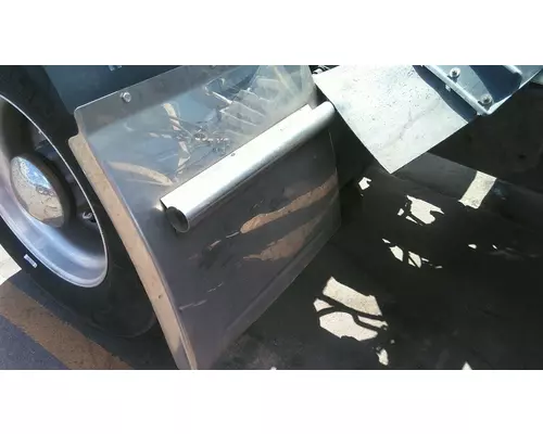 INTERNATIONAL LT FENDER, QUARTERHALF REAR