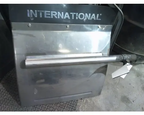 INTERNATIONAL LT FENDER, QUARTERHALF REAR