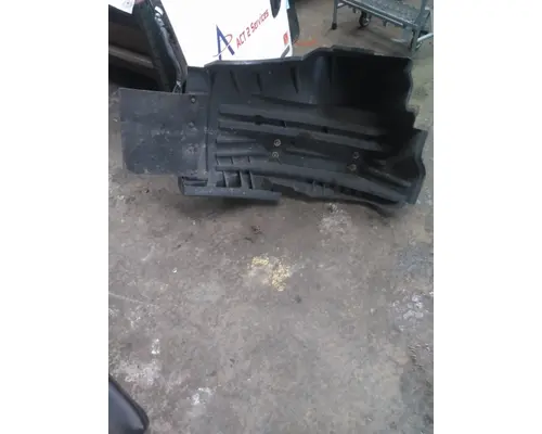 INTERNATIONAL LT FENDER, SPLASH SHIELDGUARD