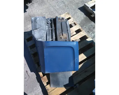 INTERNATIONAL LT FENDER, SPLASH SHIELDGUARD