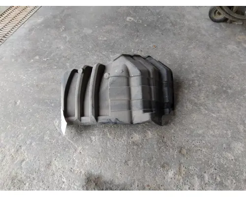 INTERNATIONAL LT FENDER, SPLASH SHIELDGUARD
