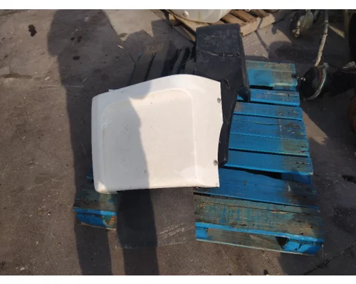 INTERNATIONAL LT FENDER, SPLASH SHIELDGUARD