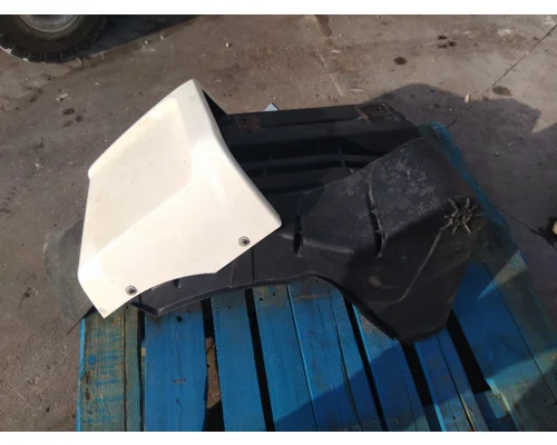INTERNATIONAL LT FENDER, SPLASH SHIELDGUARD
