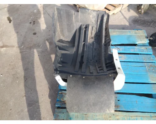 INTERNATIONAL LT FENDER, SPLASH SHIELDGUARD