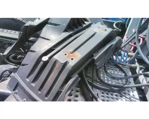 INTERNATIONAL LT FENDER, SPLASH SHIELDGUARD