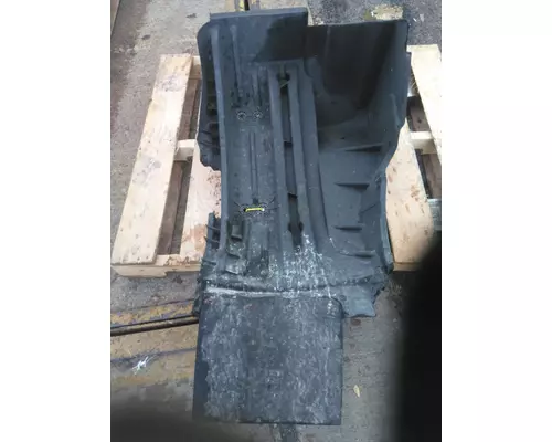 INTERNATIONAL LT FENDER, SPLASH SHIELDGUARD