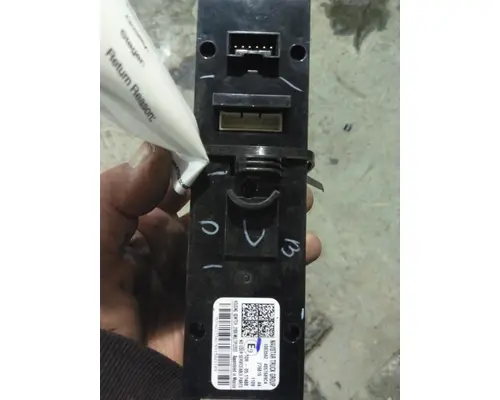 INTERNATIONAL LT FIFTH WHEEL SLIDE SWITCH