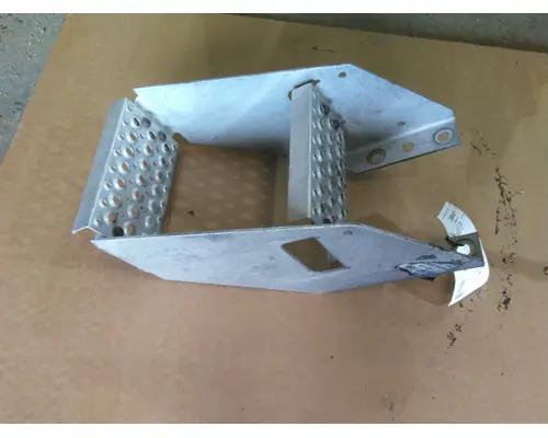 INTERNATIONAL LT FRAME STEP