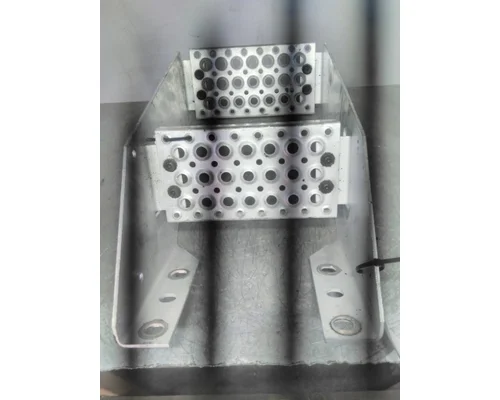 INTERNATIONAL LT FRAME STEP