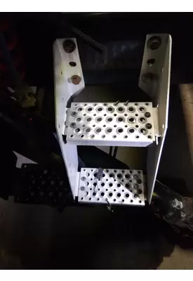 INTERNATIONAL LT FRAME STEP