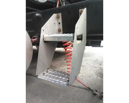 INTERNATIONAL LT FRAME STEP