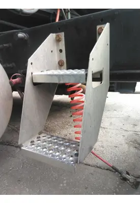 INTERNATIONAL LT FRAME STEP