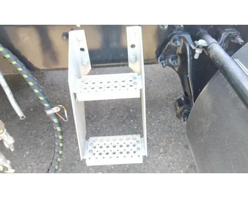 INTERNATIONAL LT FRAME STEP