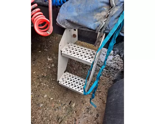 INTERNATIONAL LT FRAME STEP