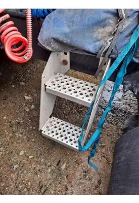 INTERNATIONAL LT FRAME STEP